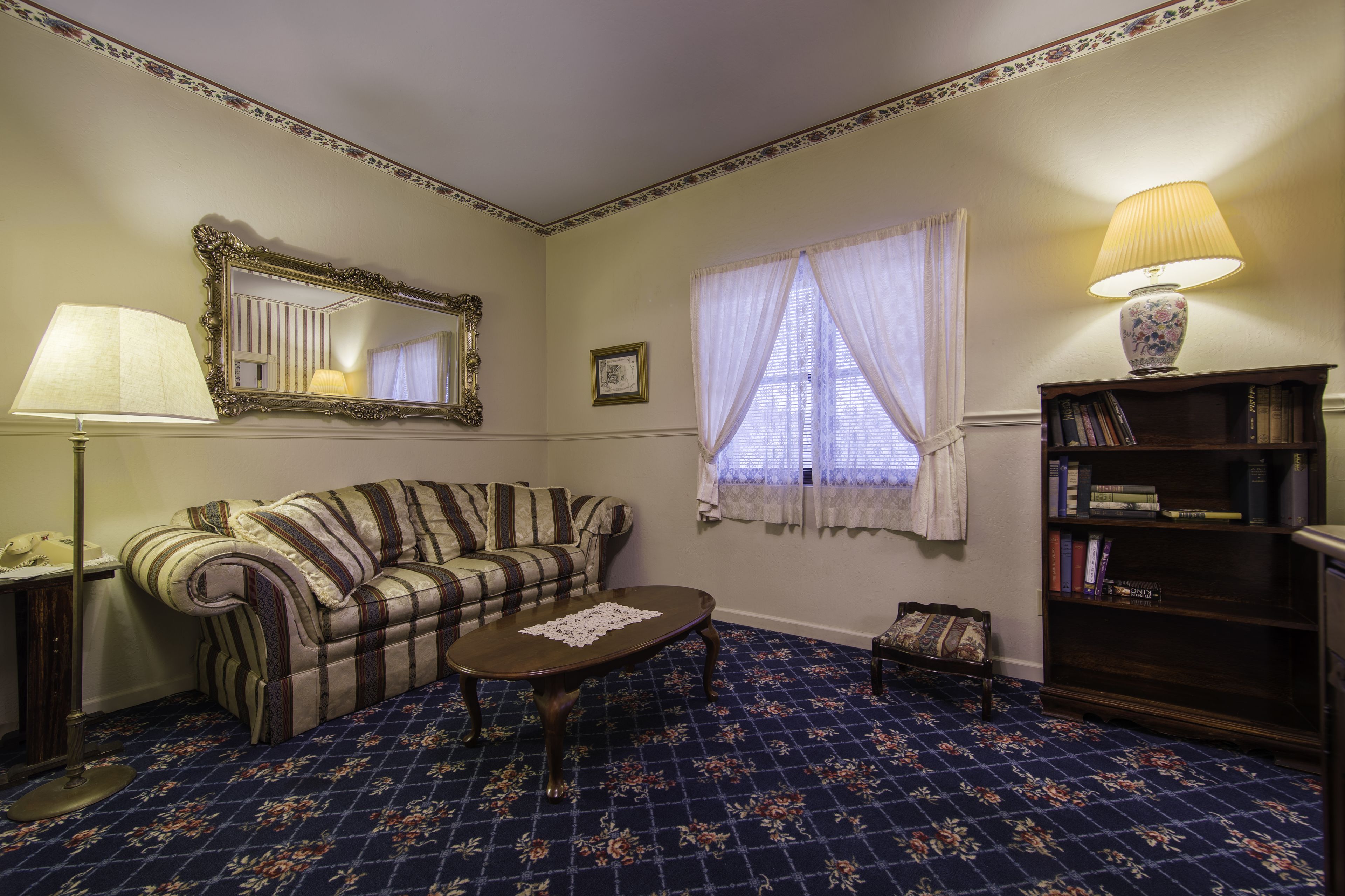 superior suite, 1 king bed, kitchenette | living area | tv