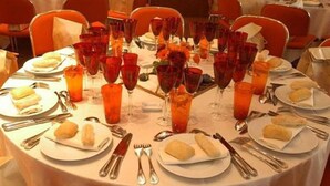 A round dining table set with red glasses, plates with food, and silverware. - Historic Cary House Hotel (Placerville)