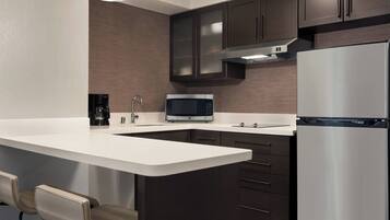 Full-size fridge, microwave, stovetop, dishwasher