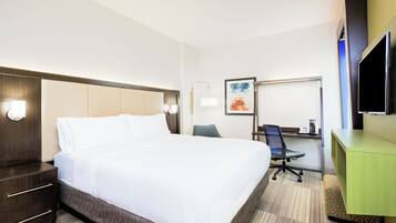 Quarto standard, 1 cama King | Roupas de cama premium, escrivaninha, ferros/tábuas de passar roupa