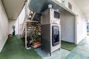 Vending machine - Motel 6 San Rafael, CA (San Rafael)