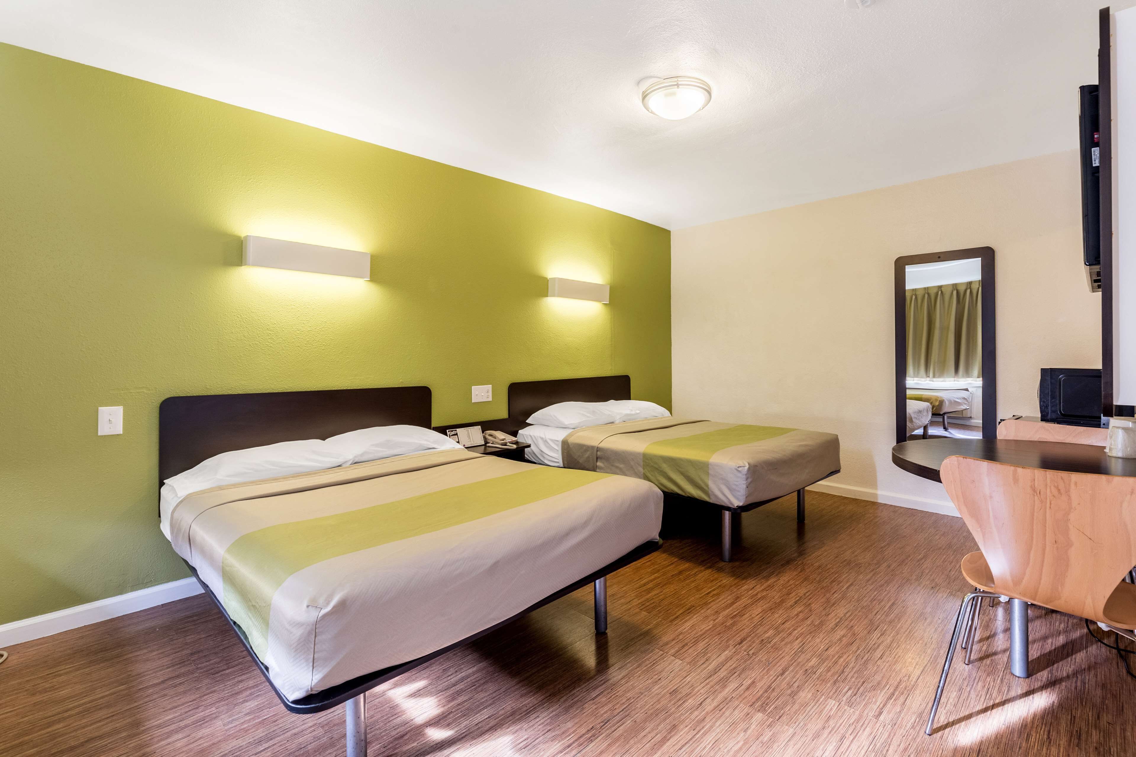 遮光窗簾/窗簾、免費 Wi-Fi、床單