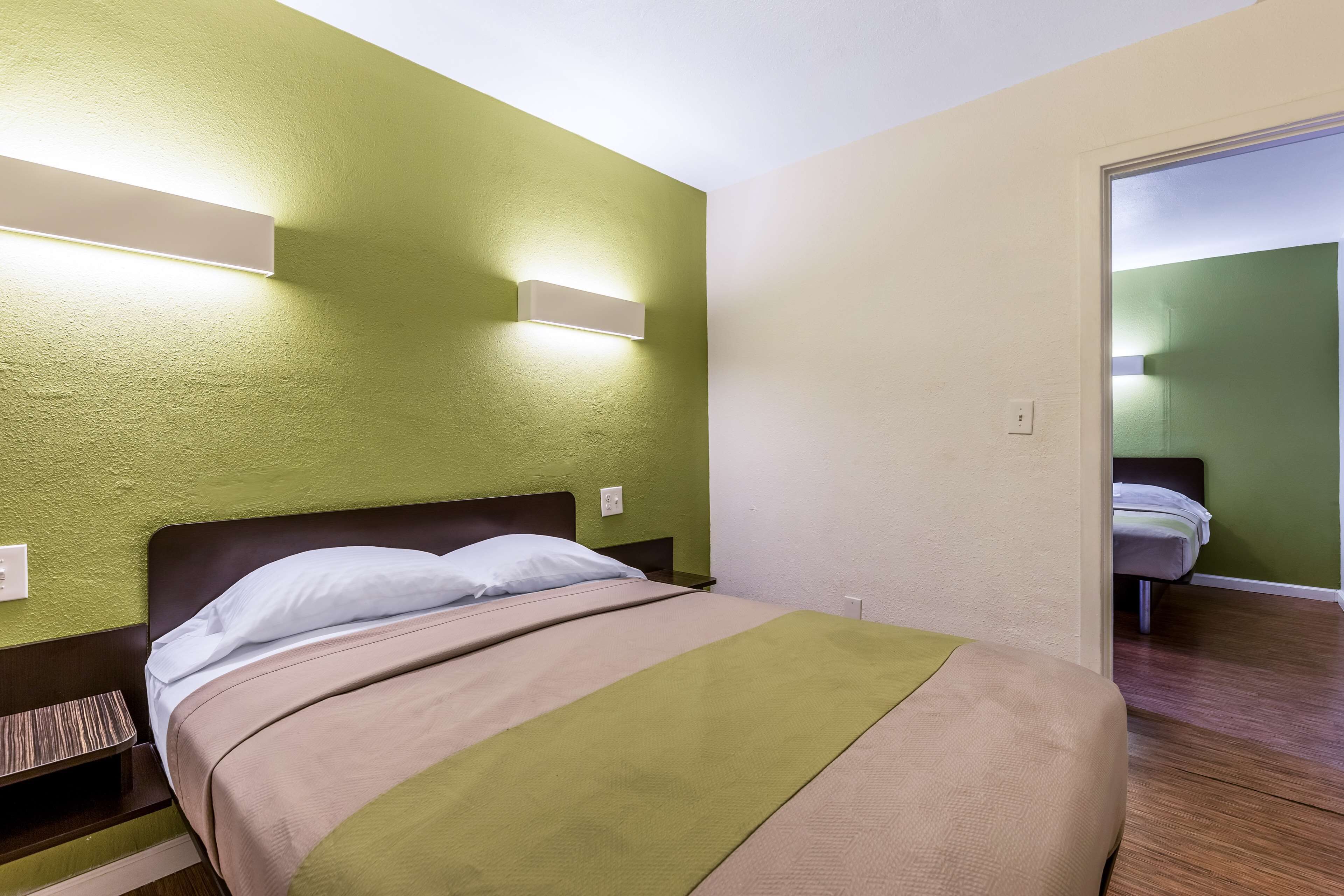 Blackout drapes, free WiFi, bed sheets