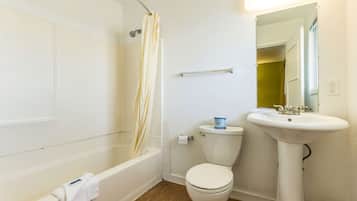 Combined shower/tub, towels, toilet paper