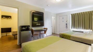 Cortinas blackout, wifi gratis y ropa de cama