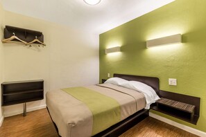 Blackout drapes, free WiFi, bed sheets - Motel 6 San Rafael, CA (San Rafael)