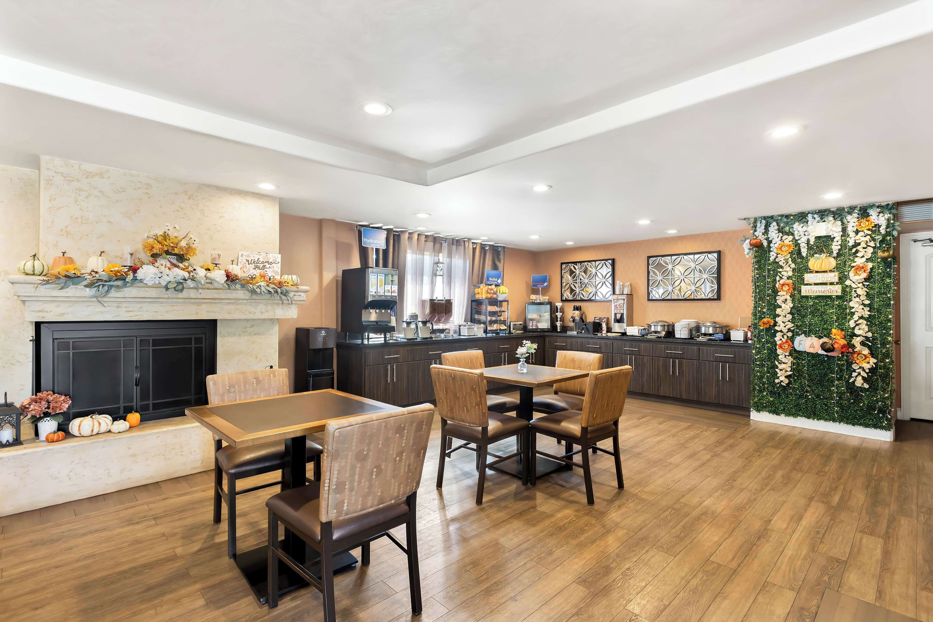 free daily full breakfast