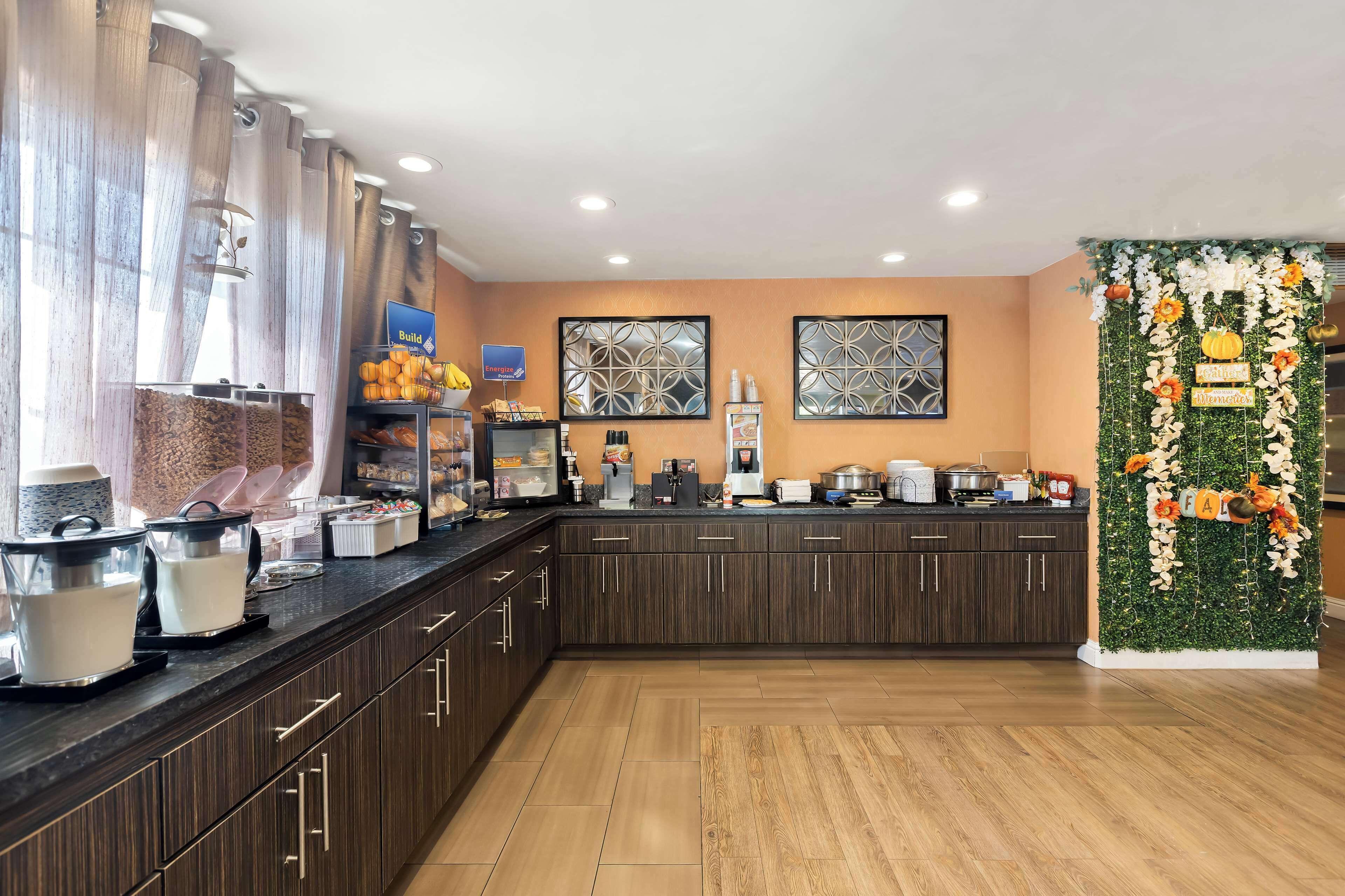 free daily full breakfast