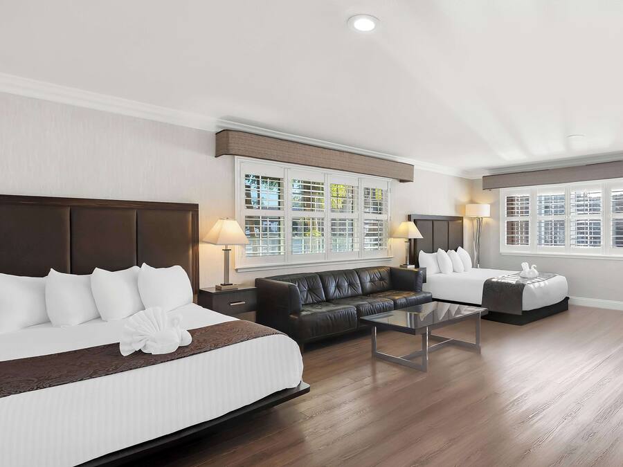 Chambre Standard, 2 grands lits, accessible aux personnes à mobilité réduite, non-fumeur | Bureau, fer et planche à repasser, lit de bébé (gratuit)