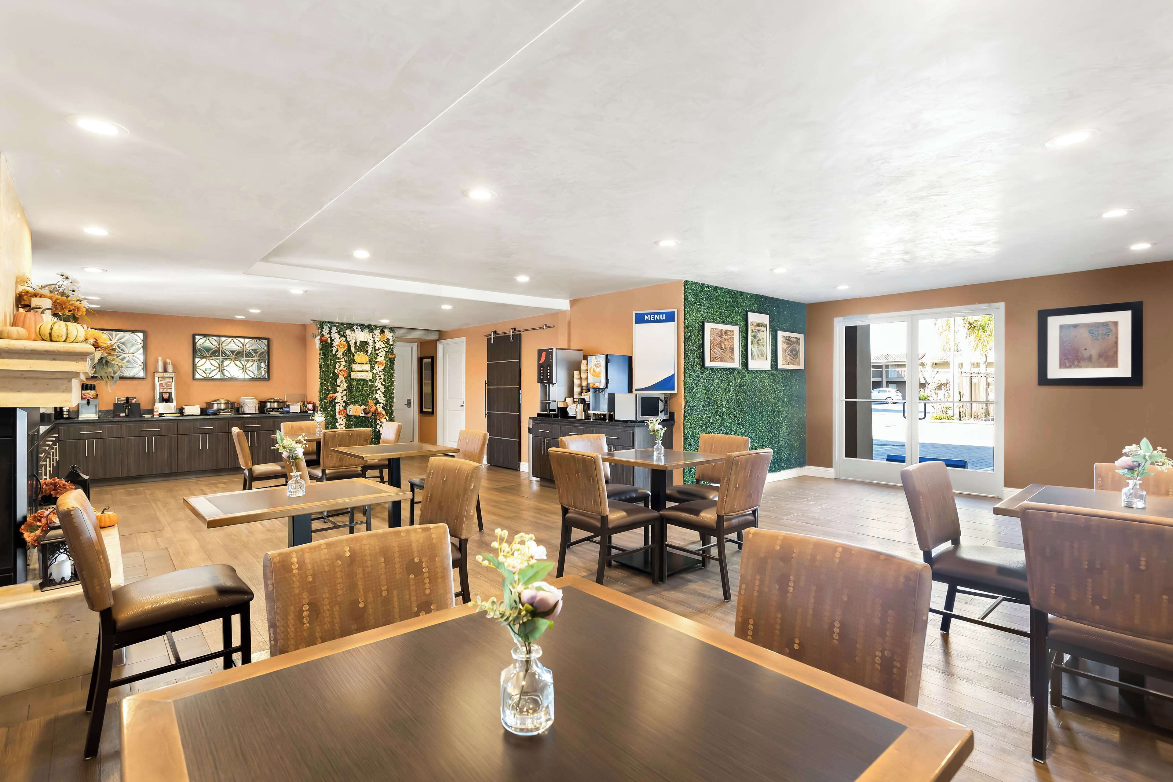 Free daily full breakfast 