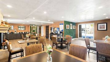 Desayuno completo incluido todos los días