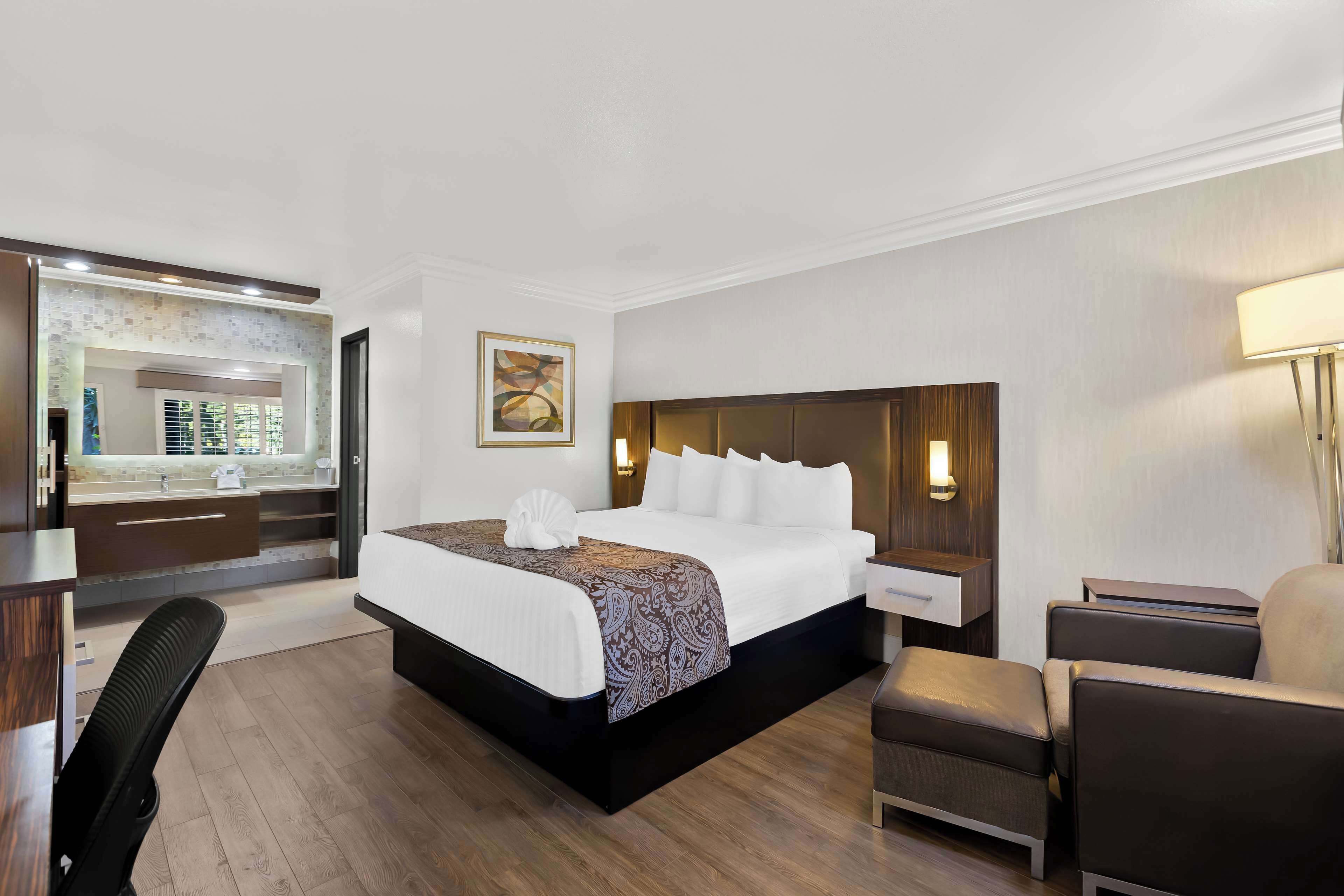 standard room, 1 king bed, non smoking, refrigerator & microwave | desk, iron/ironing board, free cots/infant beds, free wifi