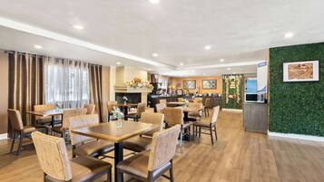 Desayuno completo incluido todos los días