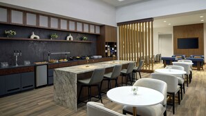 Lounge - Marriott Denver Airport at Gateway Park (Aurora)