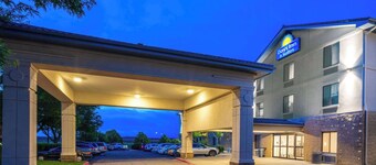 Days Inn & Suites by Wyndham Denver International Airport