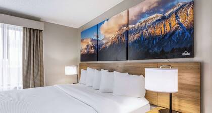 Days Inn & Suites by Wyndham Denver International Airport