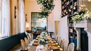 Dîner, souper et brunch servis sur place