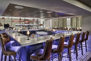Alfresco dining, serves lunch, dinner, and happy hour at Hotel Teatro