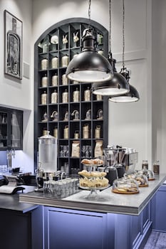 Coffee shop at Hotel Teatro