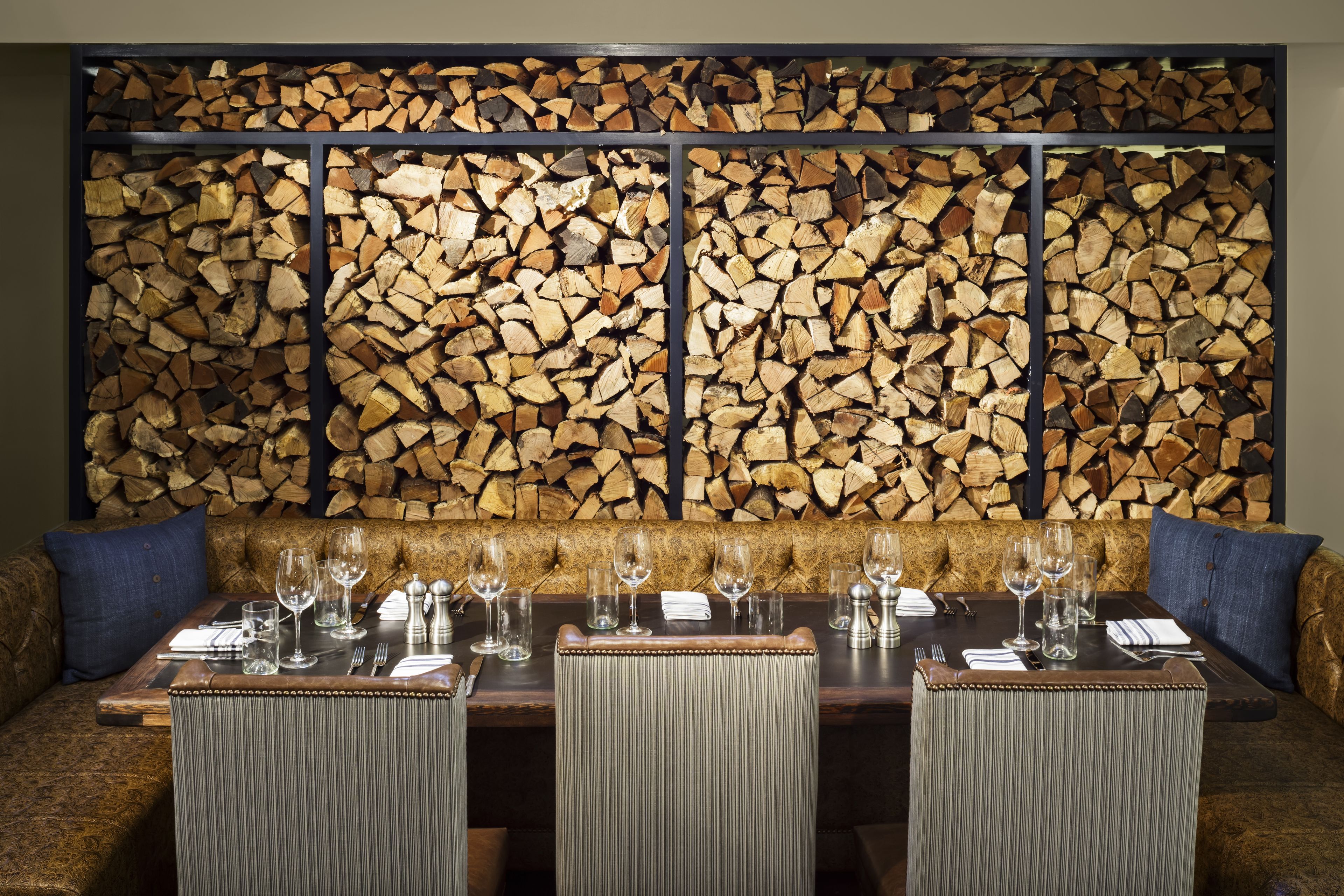 lunch, dinner, brunch served; local cuisine, al fresco dining