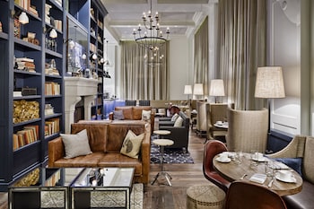 Hotel entrance and lobby at Hotel Teatro