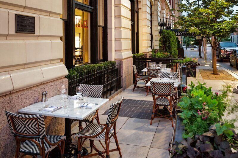 Dîner, souper et brunch servis sur place