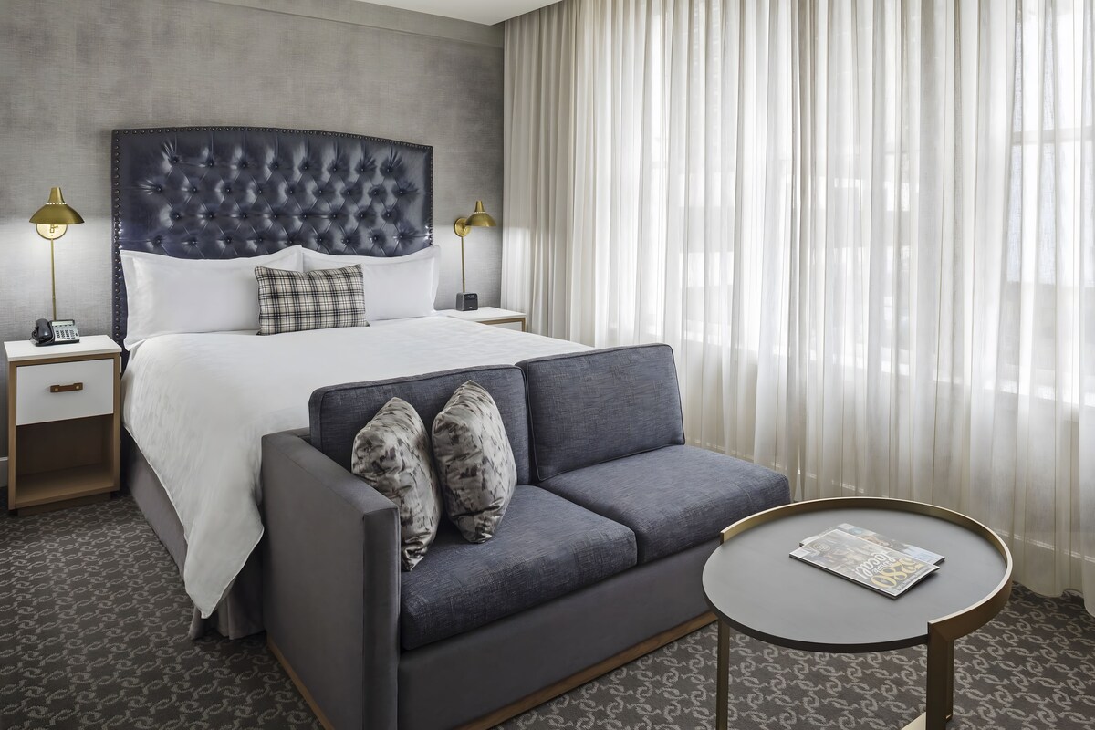 Habitación superior, 1 cama de matrimonio grande | Ropa de cama de alta calidad, colchones con acolchado adicional, minibar