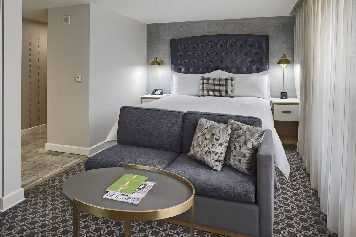 Ropa de cama de alta calidad, colchones con pillow-top y minibar 