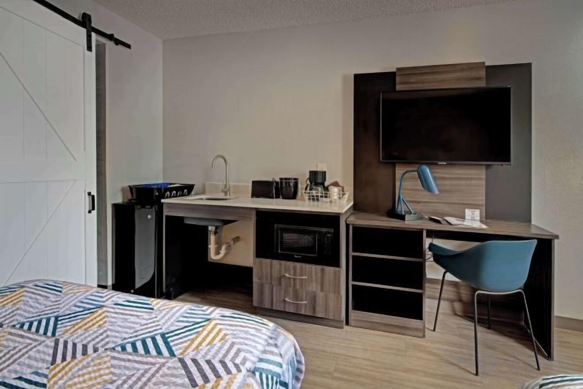 Memory-foam beds, desk, laptop workspace, blackout curtains