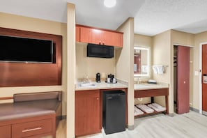 Suite, 1 King Bed with Sofa bed, Non Smoking | Desk, laptop workspace, blackout drapes, iron/ironing board