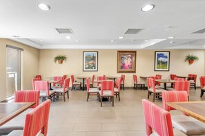 Free daily full breakfast  - Comfort Suites Lakewood - Denver (Lakewood)