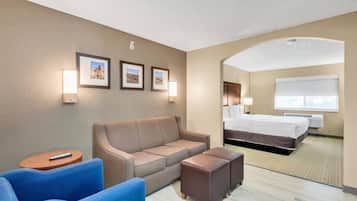 Suite, 1 kingsize bed met slaapbank, niet-roken | Een bureau, een laptopwerkplek, verduisterende gordijnen