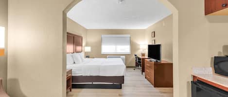 基本套房, 1 張特大雙人床及 1 張梳化床, 無障礙, 非吸煙房 | 書桌、手提電腦工作空間、遮光窗簾/窗簾、熨斗/熨衫板