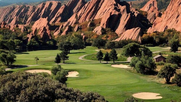 A golf course with a clear view of the surrounding rocky landscape and trees. - Residence Inn by Marriott Denver Southwest/Lakewood (Lakewood)