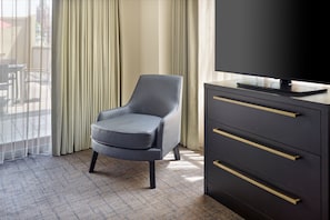 Premium bedding, in-room safe, desk, laptop workspace