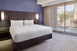 Premium bedding, in-room safe, desk, laptop workspace