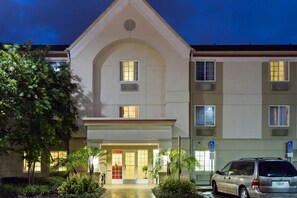 Exterior - MainStay Suites Orlando Altamonte Springs (Altamonte Springs)