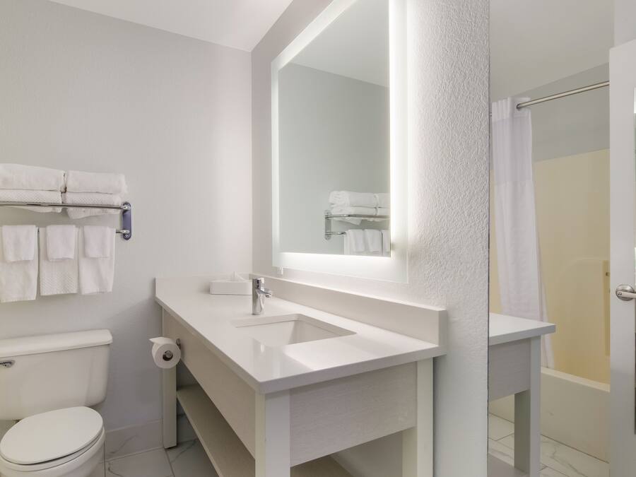 Suite, 2 Double Beds, Non Smoking | Bathroom