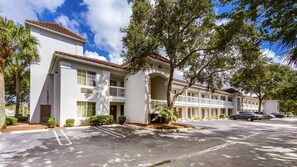 Exterior - Studio 6 Extended Stay - Coral Springs, FL - Fort  Lauderdale (Coral Springs)