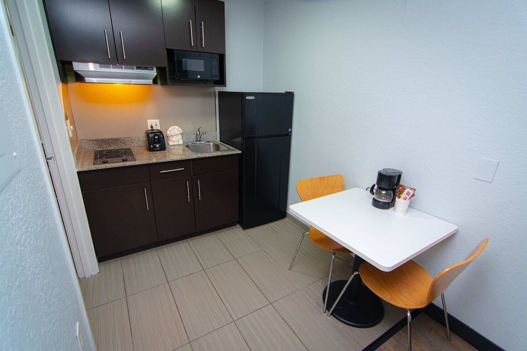 Fridge, microwave, coffee/tea maker