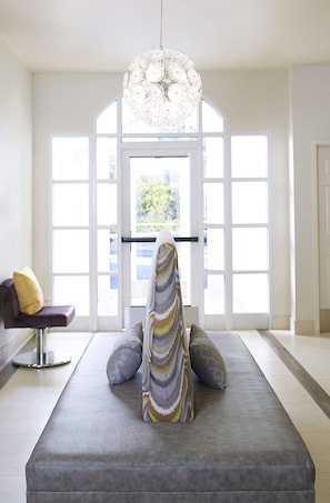 Lobby lounge