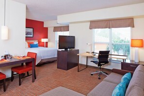 Premium bedding, in-room safe, desk, laptop workspace