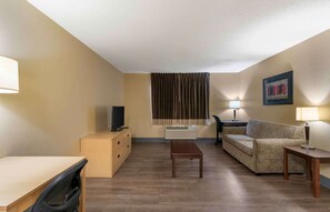 Desk, rollaway beds, free WiFi