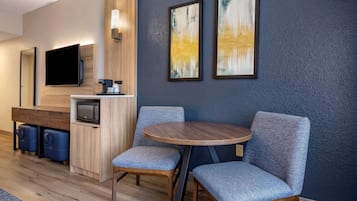 Premium bedding, in-room safe, desk, laptop workspace