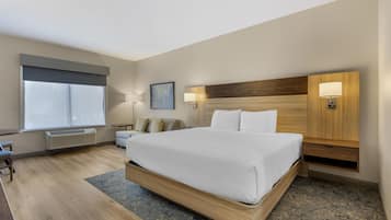 Standard Room, 1 King Bed, Non Smoking (with Sofabed) | Premium bedding, in-room safe, desk, laptop workspace