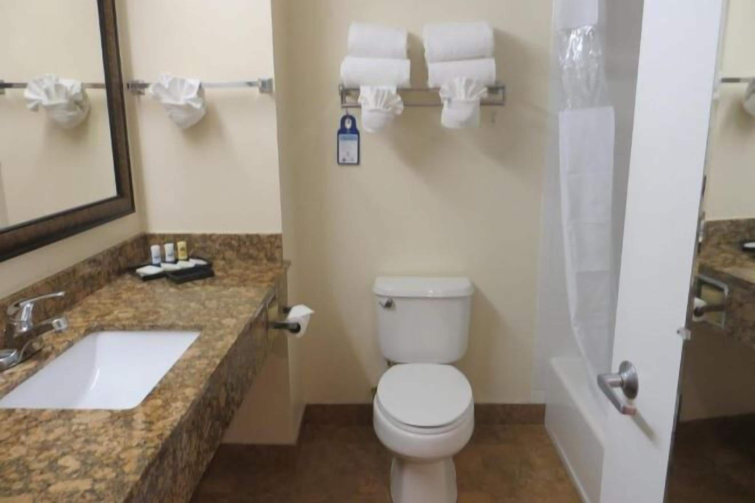 Bathroom | Free toiletries, hair dryer, towels