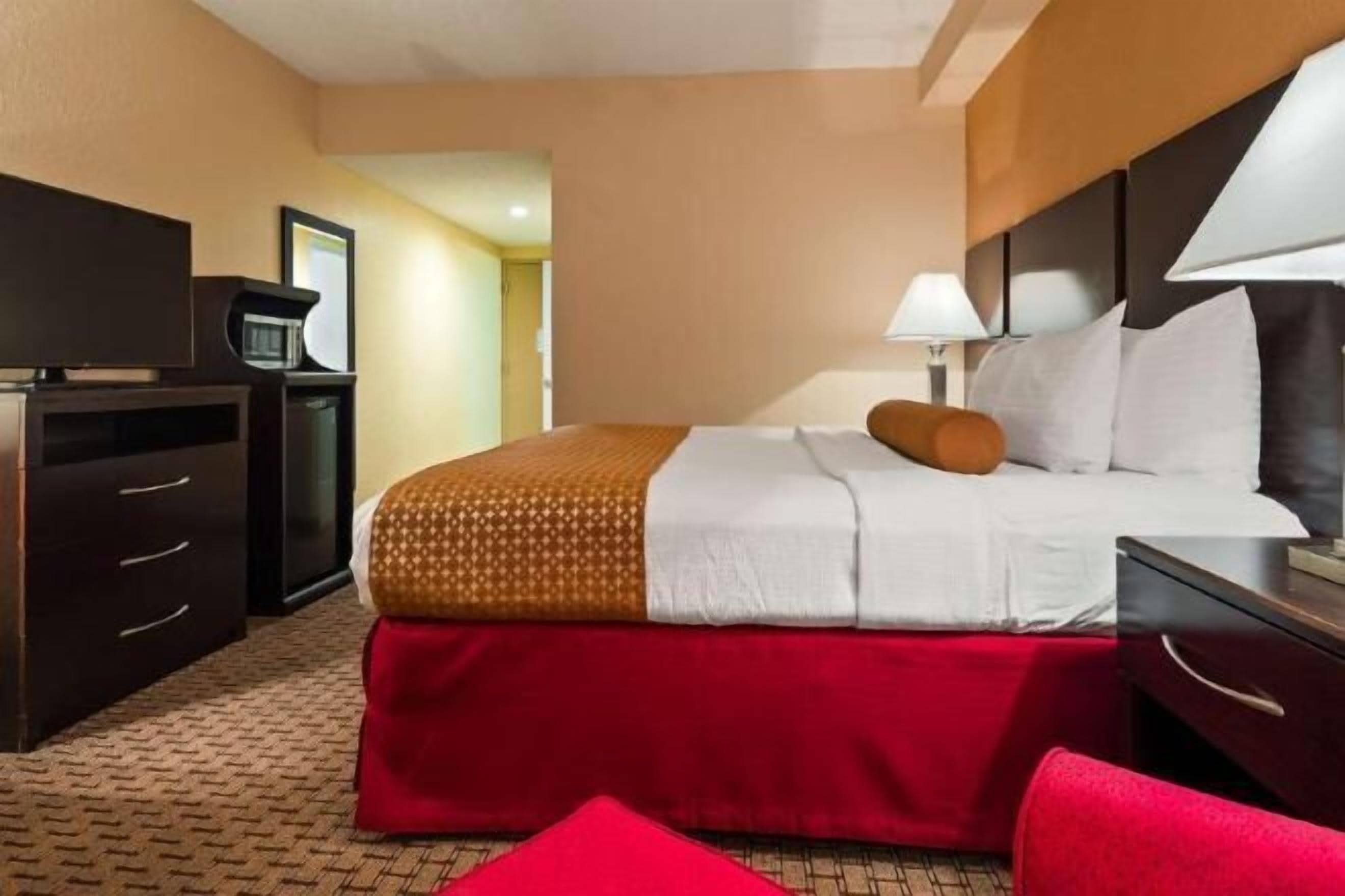 Hypo-allergenic bedding, pillowtop beds, in-room safe, laptop workspace