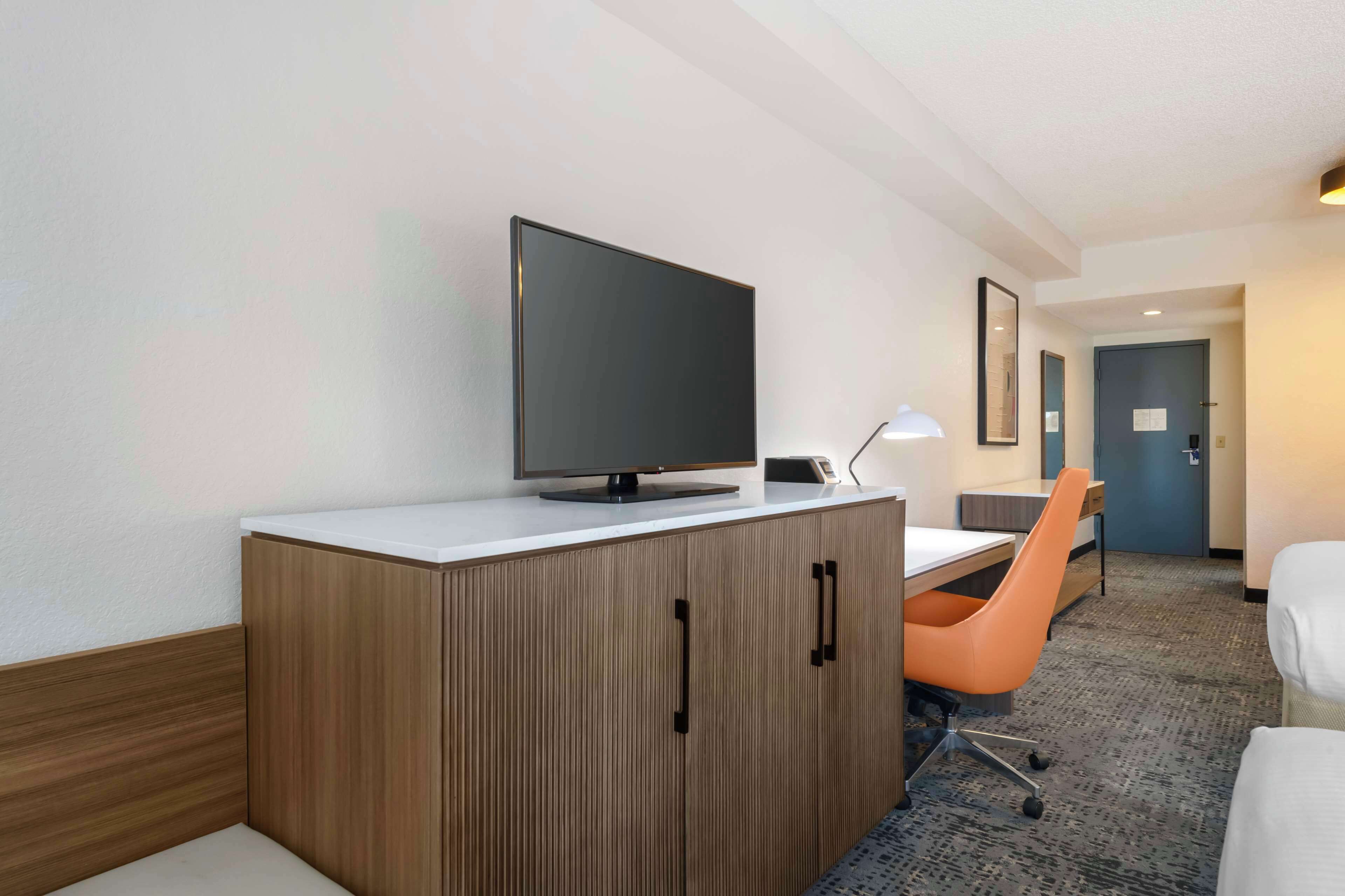 Family Suite, 2 Queen Beds, Non Smoking, Refrigerator & Microwave (with Sofabed)