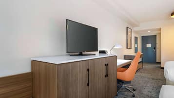 Family Suite, 2 Queen Beds, Non Smoking, Refrigerator & Microwave (with Sofabed) | Hypo-allergenic bedding, pillowtop beds, in-room safe, laptop workspace