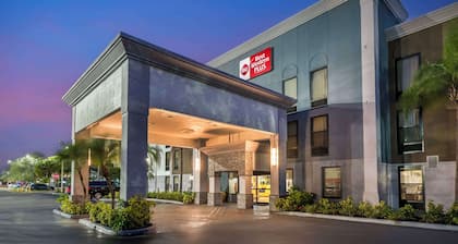 Best Western Plus Universal Inn